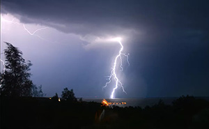 雷電預(yù)警系統(tǒng)報警后，需要采取哪些防雷措施？【易造防雷】